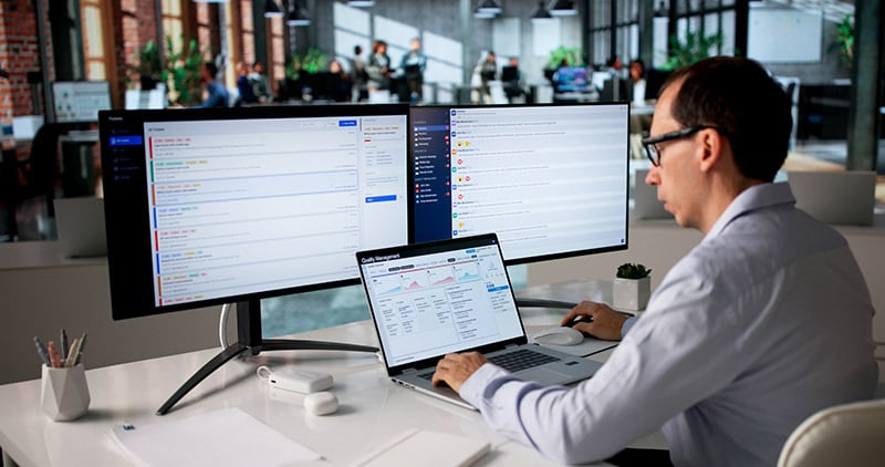 Certified U.S.-based technician providing 24/7 managed IT help desk support